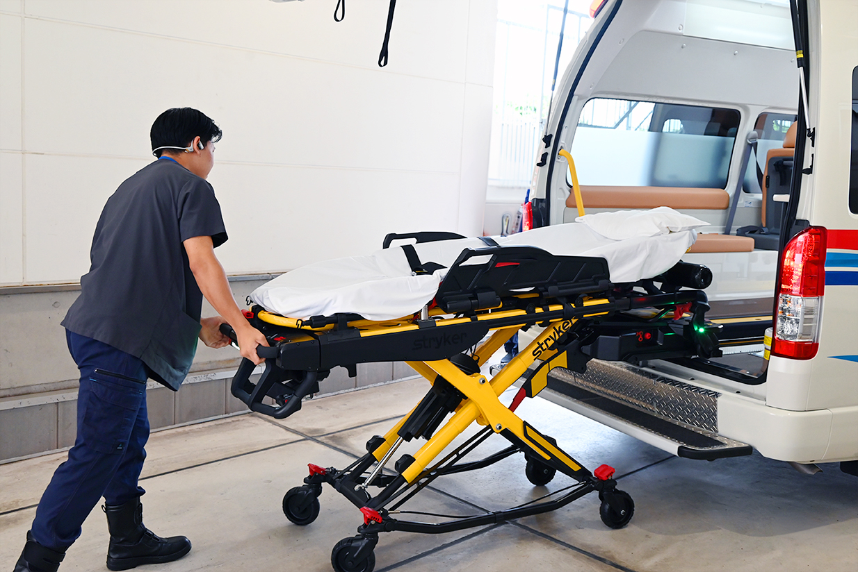 中頭病院 救急 高規格救急車両 導入 電動ストレッチャー
